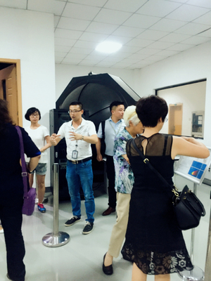 国家商务部对外援建设备材料入库专家组莅临鸿雁电器，考察照明电器及配套设备